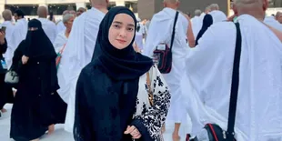 Umi Kalsum Pulang Umrah Menetapkan Hati untuk Berhijab