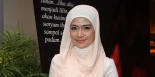Umrah, Yulia Rachman Tak Minta Jodoh