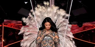 Umumkan 'Gantung Sayap', Adriana Lima Ucapkan Selamat Tinggal Pada Victoria's Secret