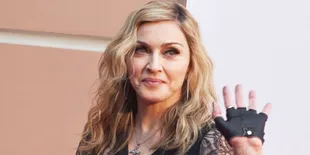 Unggah Dua Foto di Instagram, Madonna Cukup 'Berani'