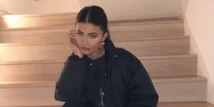 Unggah Foto Mesra, Kylie Jenner Beri Pengumuman Hamil Lagi?