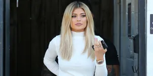 Unggah Foto Natal Jadul Bareng Kendall, Kylie Jenner Beda Banget!