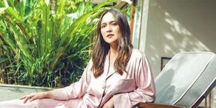 Unggah Foto Pakai Baju Renang, Shandy Aulia Dinyinyiri Netizen