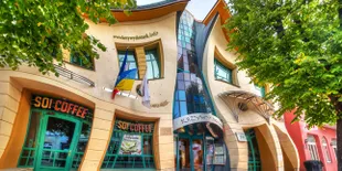 Unik! Gedung Meliuk Siap Bikin Kamu Terpesona!