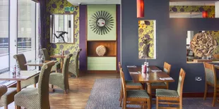 Unik, Kafe Ini Dipenuhi dengan Kambing!