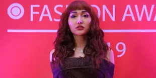 Teriak-Teriak Dapat Jam Tangan Mewah dari Suami, Lucinta Luna: Rejeki Wanita Sholehah