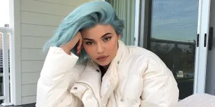 Usai Bikin Fans Penasaran, Kylie Jenner Bantah Hamil Anak ke-2