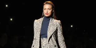 Usai Cium Bradley Cooper, Irina Shayk Pakai Gaun Pengantin