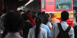 Usai Demo 22 Mei, Ini Update Jalan Ditutup Sampai Layanan KRL - Transjakarta