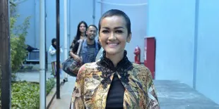 Usai Jalani Operasi Saraf Tulang Belakang, Ini Yang Diminta Jupe