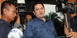Usai Sidang, Farhat Abbas Sempat Curhat Lewat Lagu