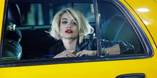 Usai Topless, Rita Ora Juga Nekat Berpose Tanpa Busana