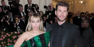 Usai Umumkan Cerai dari Liam Hemsworth, Miley Cyrus Curhat di Insta Story