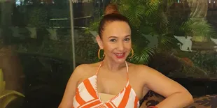 Usia Sudah Kepala 5, Kiki Fatmala Masih Pede Pose Seksi di Bathub