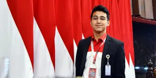 Vadi Akbar Buatkan Mikrofon Emas Untuk Pelantikan Presiden Jokowi Periode 2019-2024