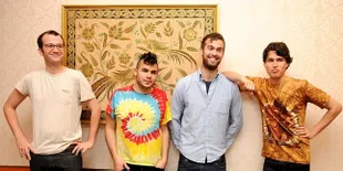 Vampire Weekend Batalkan Konser di Tiga Negara