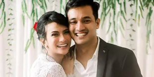 Vanessa Angel Kenakan Baju Seksi Pamer Cleavage di Dapur, Bibi Ardiansyah Minta Bikin Dosa