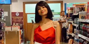 Vanessa Angel Sudah Pulang dari Kantor Polisi, Sempat Sedih dan Peluk Ayah Erat-Erat