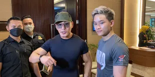 Vicky Prasetyo Bakal Lawan Azka Corbuzier di Atas Ring Tinju, Akui Ada Rasa Tak Tega Bertarung Dengan Mantan Anak Sambung
