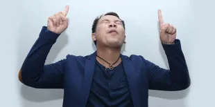 Vicky Prasetyo Beri Kado Spesial Penuh Cinta Untuk Ibu