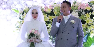 Vicky Prasetyo Konfirmasi Kehamilan Angel Lelga Lewat Unggahan Unik Ini