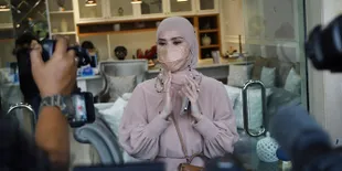 Vicky Prasetyo Resmi Divonis 4 Bulan Penjara, Angel Lelga Langsung Sujud Syukur