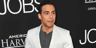 Victor Rasuk Saingi Jamie Dornan Rebut Dakota Johnson