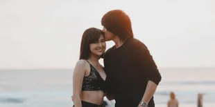 Vicy Melanie Bagikan Foto Saat Kevin Aprilio Terpuruk, Duduk Ngemper