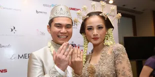 VIDEO: Aksi #MannequinChallenge Kece di Pernikahan Acha Septriasa
