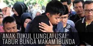 Video Anak Tukul Arwani Lunglai di Depan Pusara Sang Ibu