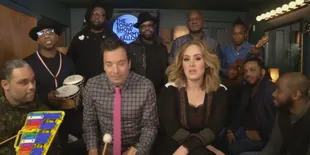 Video Asik! Adele Bawakan 'Hello' Dengan Alat Musik Seadanya