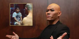 [VIDEO] Azka Kesakitan Wajahnya Kena Lutut Deddy Corbuzier