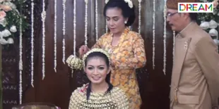 [Video] Cantiknya Selvi Ananda Calon Mantu Jokowi Saat Siraman