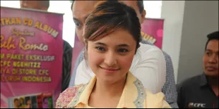 [Video] Cuma Pakai Sport Bra, Marshanda Goyang Super Hot!