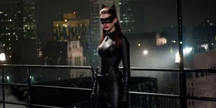 [Video] Di Balik Transformasi Anne Hathaway Jadi Catwoman