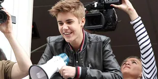 [Video] Justin Bieber Rilis Klip Akustik Live