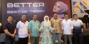 Video Klip 'Di Persimpangan Dilema' Raih 100 Juta Views di Youtube, Terry Rayakan dengan Buka Bersama Anak Yatim