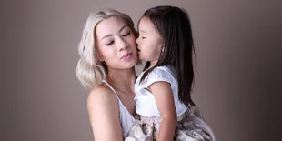 VIDEO: Kompaknya Jennifer Bachdim &#38; Kiyomi Kompakan Gaya Rambut