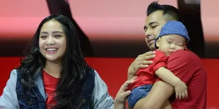 [Video] Nagita Slavina Ajari Rafathar Berbagi di Bulan Ramadan