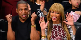 [Video] Naik ke Atas Panggung, Jay Z Cium Beyonce!