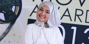 [Video] Nyanyi AADC, Fatin Lupa Lirik Lagi di Panggung IMA 2013