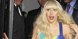 [Video] Nyanyi Bareng Joseph Gordon-Levitt, Lady Gaga Cantik