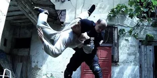 [Video] Perkelahian Mad Dog dan Jaka dalam 'THE RAID' di Remake Fans