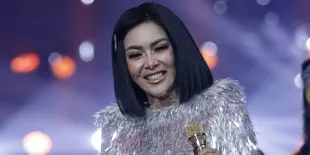 Video Pernikahan Hiasi Penampilan Syahrini Pertama Kali Bawakan 'Restu'