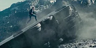 Video: Rahasia Adegan Paul Walker Lompat Dari Bus di 'FURIOUS 7'