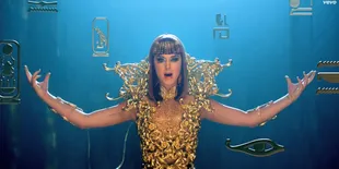 [Video] Rilis Klip 'Dark Horse', Katy Perry Goyang Ala Striptease