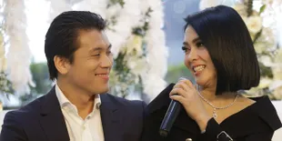 VIDEO: Seorang Wanita Nekat 'Cium' Reino Barack di Depan Syahrini