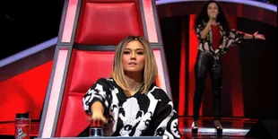 [Video] Suara Keren Cewek Ini Bikin 4 Coach Pencet Tombol!