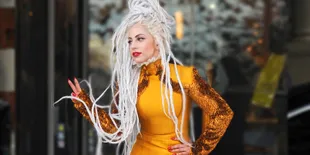 [Video] Tampil di Jepang, Lady Gaga Dikelilingi 'Kembarannya'