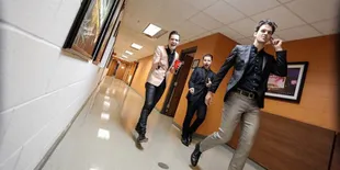 [Video] Vokalis Panic At The Disco Telanjang di Klip Terbaru